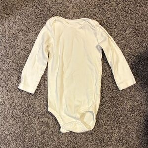 Carter’s White Long-Sleeve Onesie Size 9M EUC